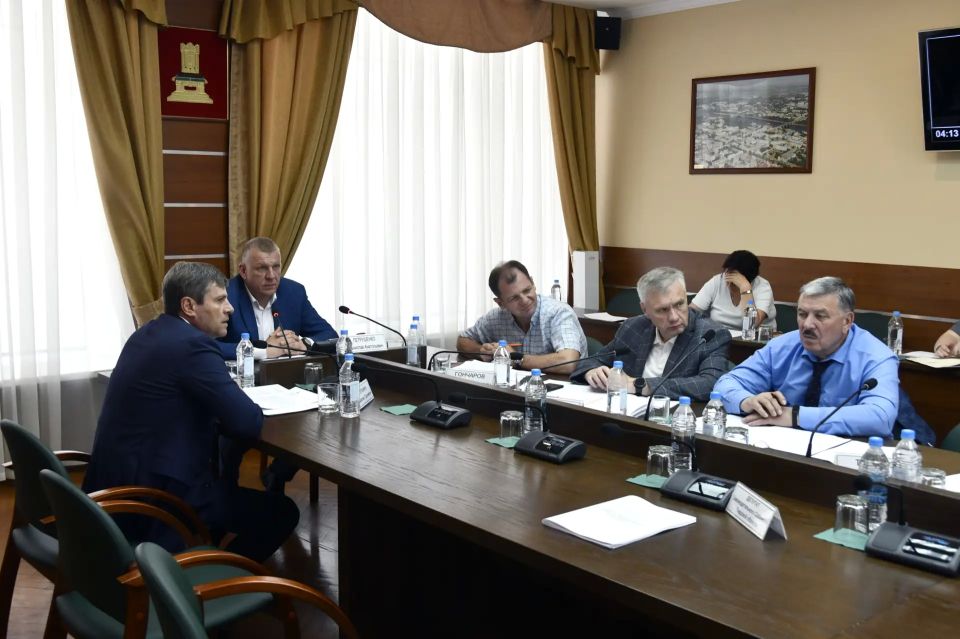 20 мая Станислав Петрушенко провёл очередное заседание постоянного комитета Законодательного Собрания по транспорту и жилищно-коммунальному комплексу 20 мая Станислав Петрушенко провёл очередное заседание постоянного комитета Законодательного Собрания по транспорту и жилищно-коммунальному комплексу