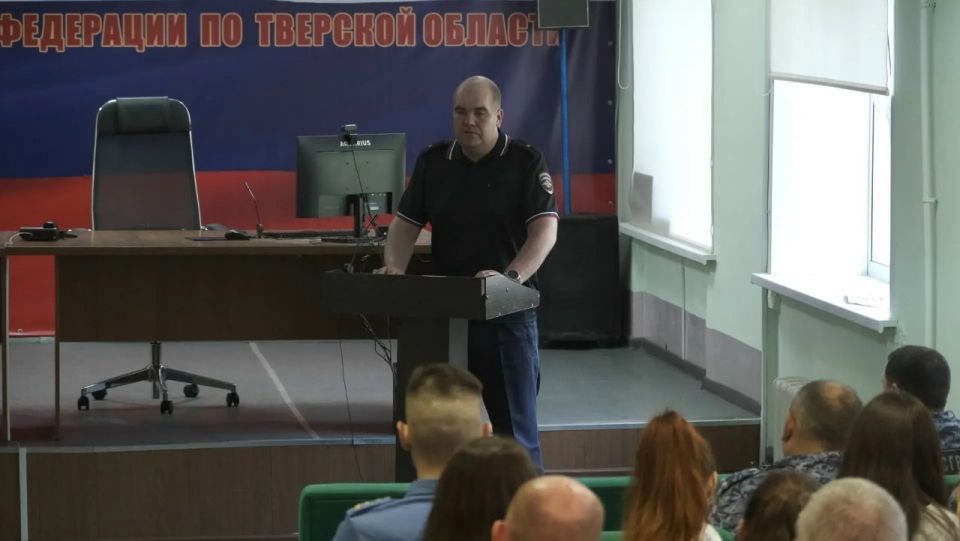 20 мая сотрудники Госавтоинспекции города Твери провели беседу по соблюдению Правил дорожного движения с сотрудниками Управления Росгвардии по Тверской области 20 мая сотрудники Госавтоинспекции города Твери провели беседу по соблюдению Правил дорожного движения с сотрудниками Управления Росгвардии по Тверской области