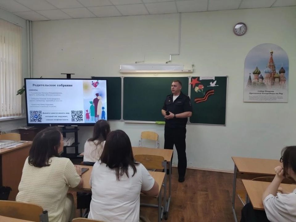 Начальник Госавтоинспекции города Твери Сергей Максимихин принял участие в родительском собрании в СОШ № 16 Начальник Госавтоинспекции города Твери Сергей Максимихин принял участие в родительском собрании в СОШ № 16