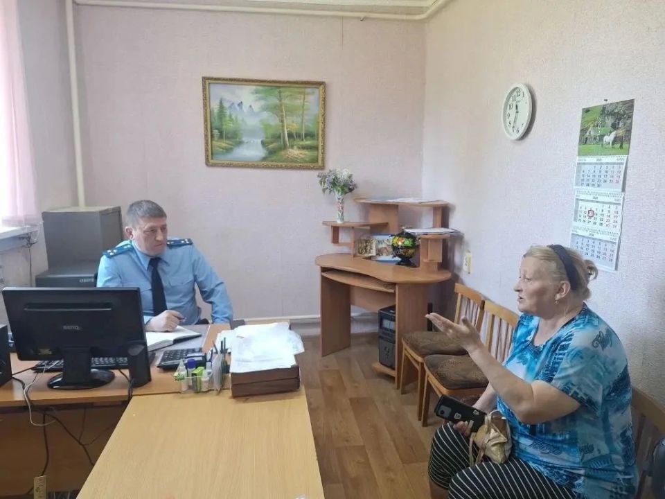Бежецкий межрайонный прокурор Руслан Корень провёл личный приём граждан в ГБУ "Житищенский дом-интернат для престарелых и инвалидов" Бежецкий межрайонный прокурор Руслан Корень провёл личный приём граждан в ГБУ "Житищенский дом-интернат для престарелых и инвалидов"