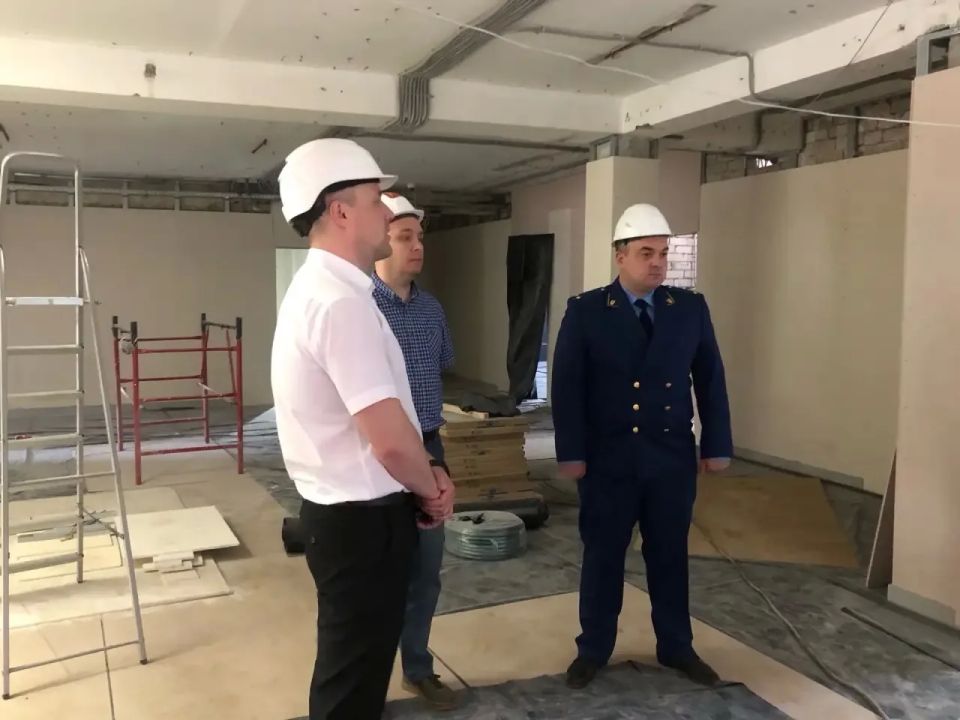Прокурор Пролетарского района г. Твери проверил ход капитального ремонта бассейна во Дворе Пролетарки г. Твери Прокурор Пролетарского района г. Твери проверил ход капитального ремонта бассейна во Дворе Пролетарки г. Твери