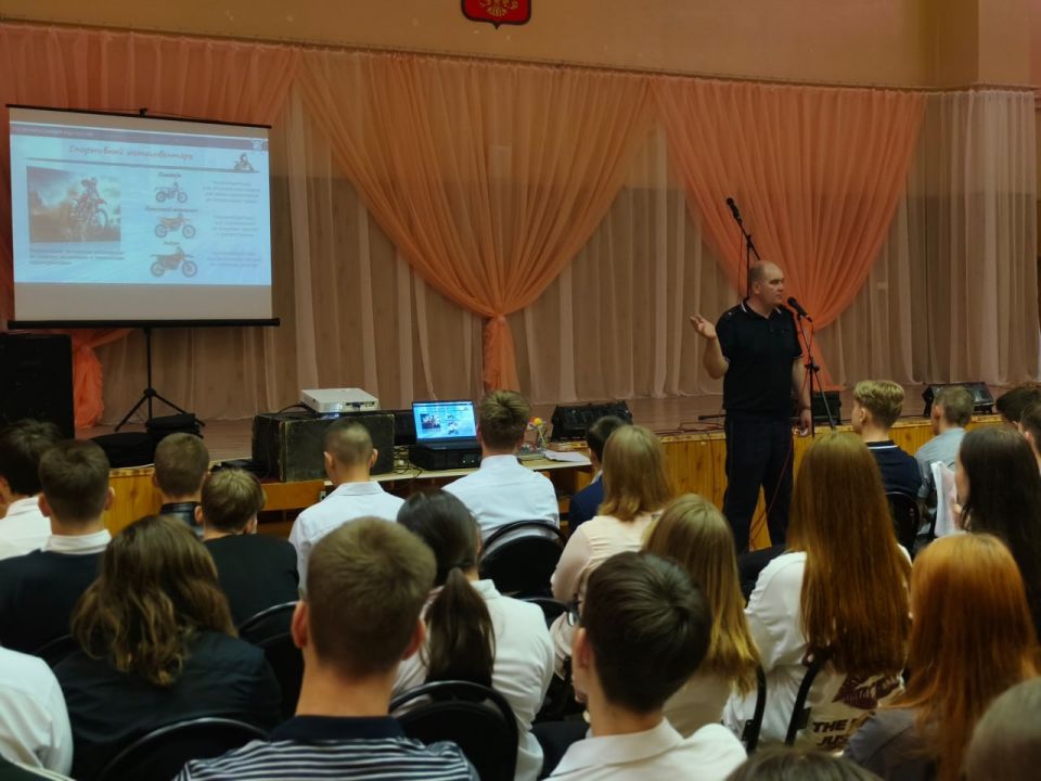 Сотрудники Госавтоинспекции города Твери провели для учащихся СОШ № 47 и Тверской епархиальной школы профилактические мероприятия «Лето без опасности»