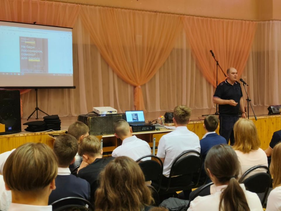 Сотрудники Госавтоинспекции города Твери провели для учащихся СОШ № 47 и Тверской епархиальной школы профилактические мероприятия «Лето без опасности» Сотрудники Госавтоинспекции города Твери провели для учащихся СОШ № 47 и Тверской епархиальной школы профилактические мероприятия «Лето без опасности»