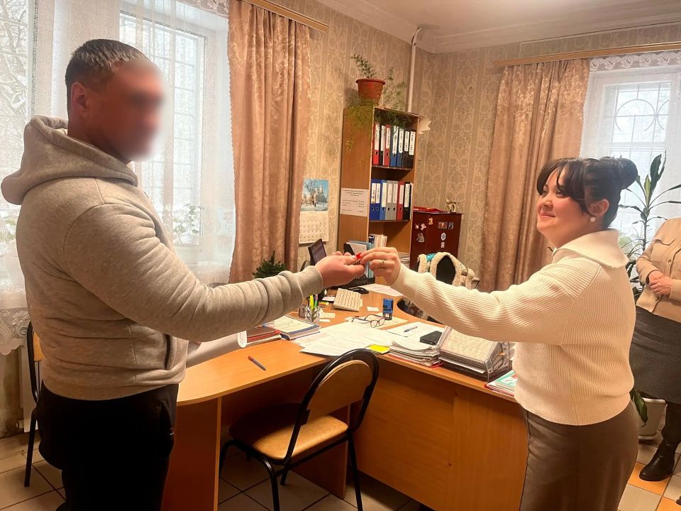 Сотрудники УФСИН и соцорганизаций помогли осуждённому в Нелидове получить жильё и работу