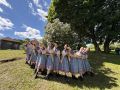 В Тверской области проходит праздник «Сиреневое Домотканово» (0+), который ежегодно объединяет на площадке знаменитой Усадьбы Домотканово художников, артистов, мастеров народных промыслов, жителей и гостей Верхневолжья