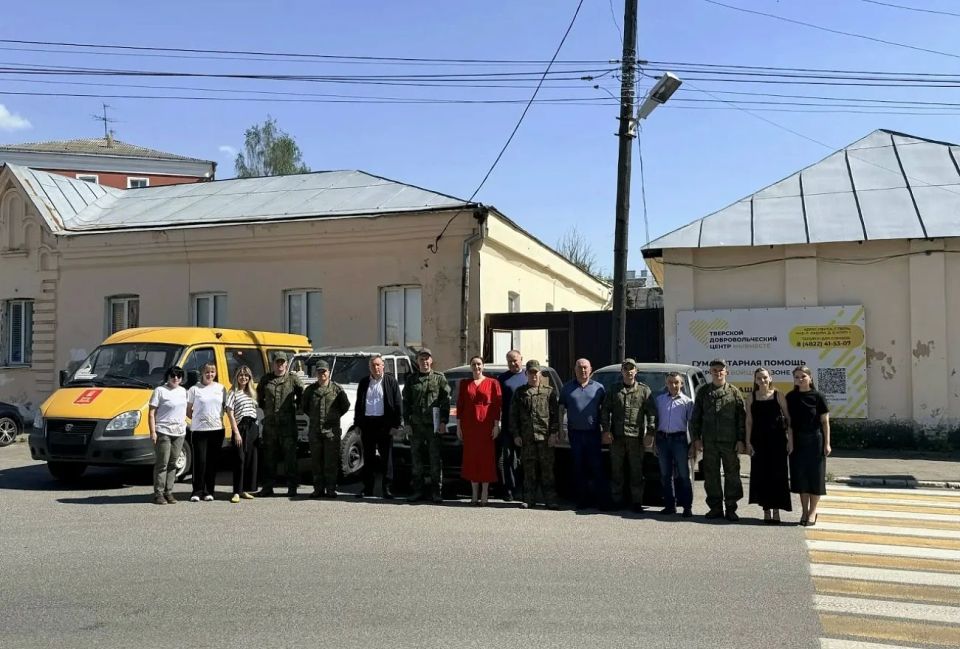 Автомобили, провизия, строительные материалы: волонтеры Верхневолжья отправили новые гуманитарные грузы бойцам на СВО
