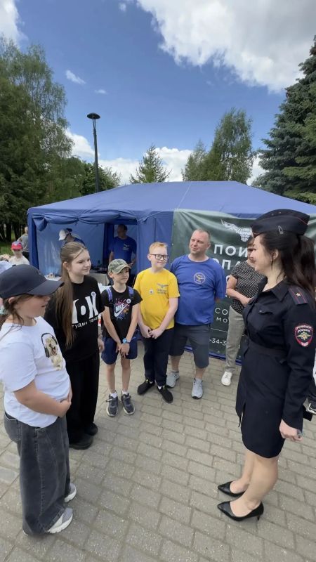 В Твери общественники вместе с полицейскими провели мероприятие, приуроченное ко Дню пропавших детей В Твери общественники вместе с полицейскими провели мероприятие, приуроченное ко Дню пропавших детей
