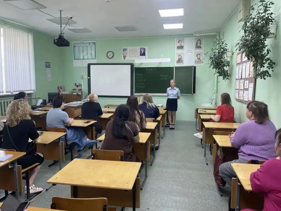 В рамках профилактической акции «Безопасные каникулы» сотрудники Госавтоинспекции провели встречи с родителями на школьных собраниях В рамках профилактической акции «Безопасные каникулы» сотрудники Госавтоинспекции провели встречи с родителями на школьных собраниях