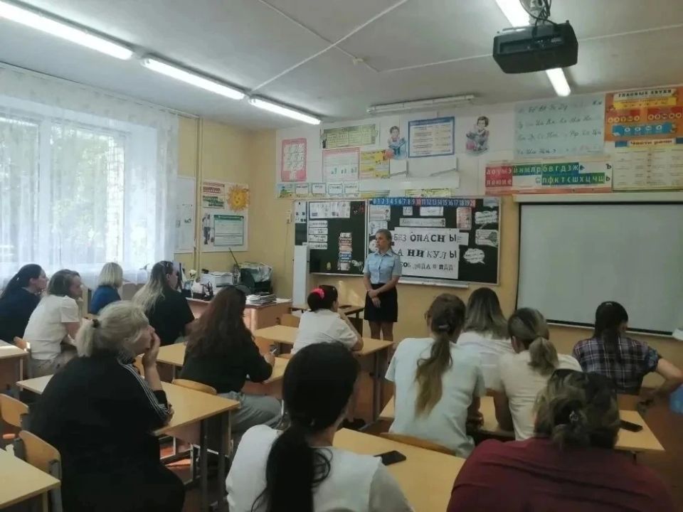 В рамках профилактической акции «Безопасные каникулы» сотрудники Госавтоинспекции провели встречи с родителями на школьных собраниях В рамках профилактической акции «Безопасные каникулы» сотрудники Госавтоинспекции провели встречи с родителями на школьных собраниях