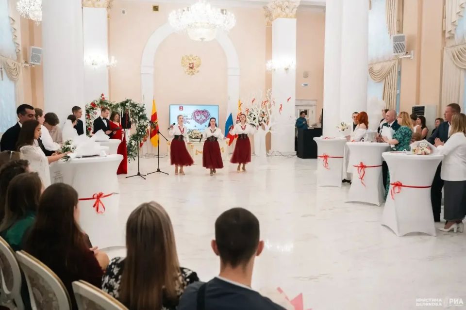 Во Дворце бракосочетания Тверской области открыли летний свадебный сезон Во Дворце бракосочетания Тверской области открыли летний свадебный сезон