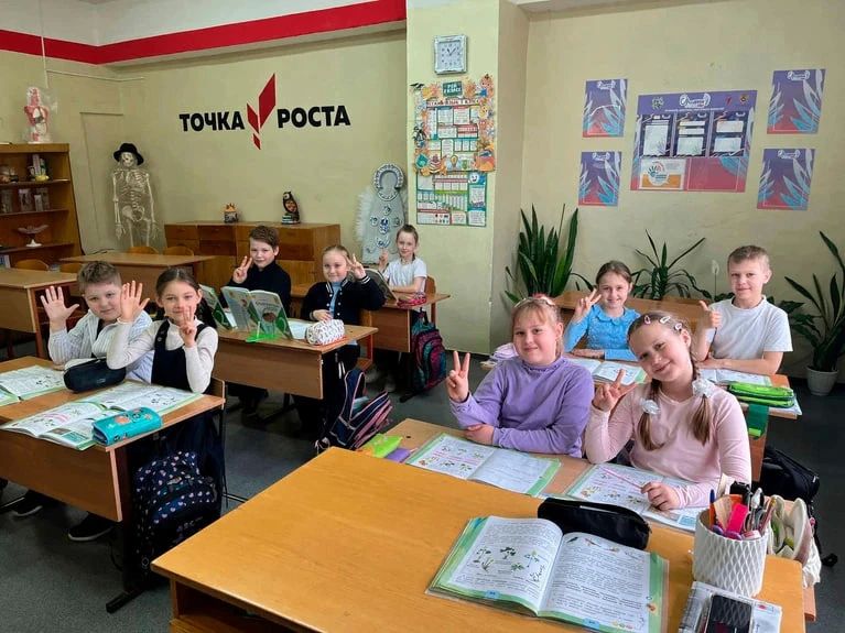 В спасенную "Комсомолкой" сельскую школу выстроилась очередь учеников: секрет возрождения приговоренных к вымиранию деревень В спасенную "Комсомолкой" сельскую школу выстроилась очередь учеников: секрет возрождения приговоренных к вымиранию деревень