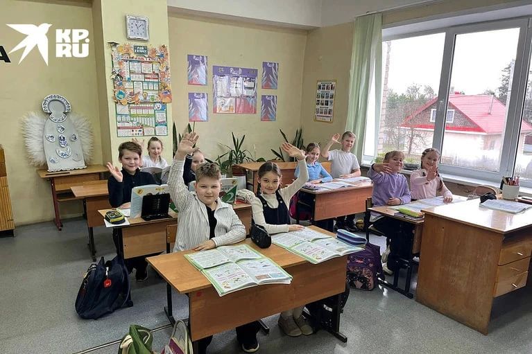 В спасенную "Комсомолкой" сельскую школу выстроилась очередь учеников: секрет возрождения приговоренных к вымиранию деревень В спасенную "Комсомолкой" сельскую школу выстроилась очередь учеников: секрет возрождения приговоренных к вымиранию деревень