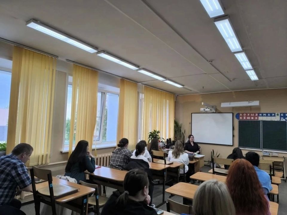 В рамках профилактической акции «Безопасные каникулы» сотрудники Госавтоинспекции провели встречи с родителями на школьных собраниях В рамках профилактической акции «Безопасные каникулы» сотрудники Госавтоинспекции провели встречи с родителями на школьных собраниях