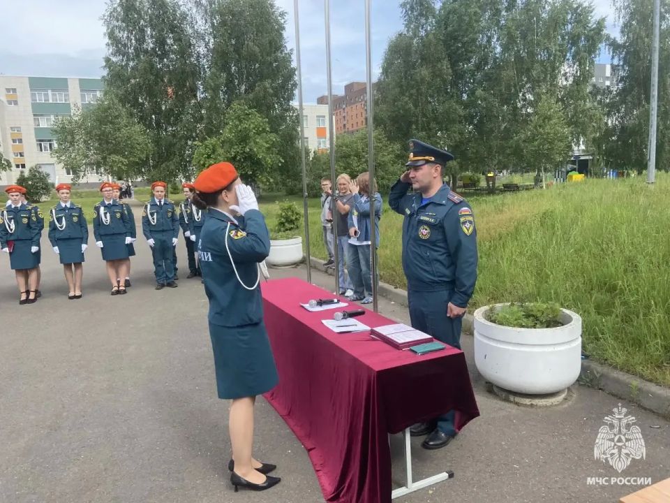 В Твери состоялся выпуск кадетских классов МЧС России «Юный спасатель» В Твери состоялся выпуск кадетских классов МЧС России «Юный спасатель»