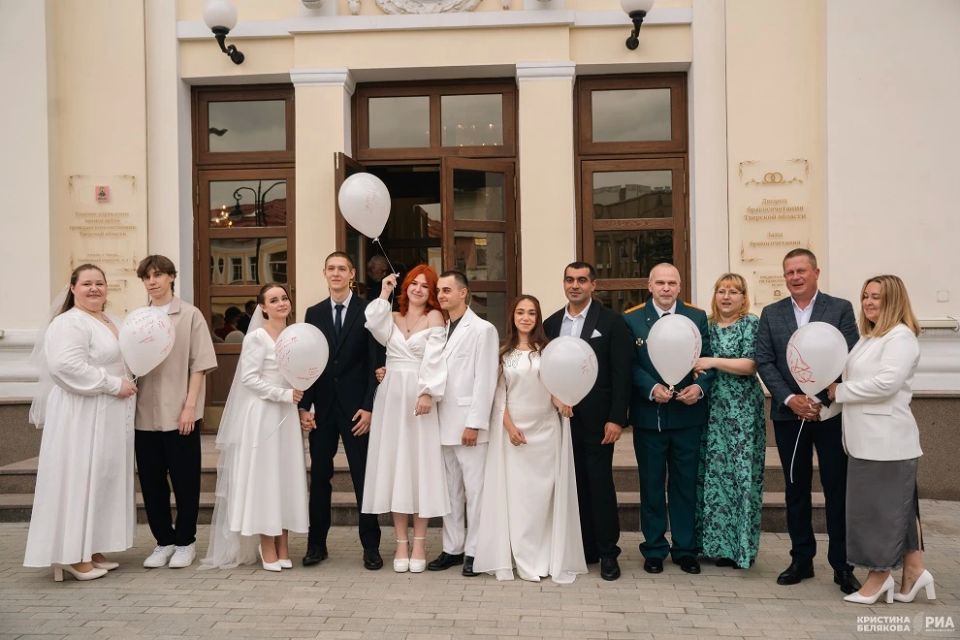 В Твери 26 пар сыграли свадьбы 26.05.2026: фото новобрачных В Твери 26 пар сыграли свадьбы 26.05.2026: фото новобрачных