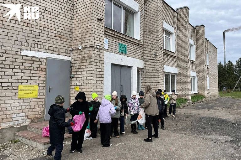 В спасенную "Комсомолкой" сельскую школу выстроилась очередь учеников: секрет возрождения приговоренных к вымиранию деревень В спасенную "Комсомолкой" сельскую школу выстроилась очередь учеников: секрет возрождения приговоренных к вымиранию деревень