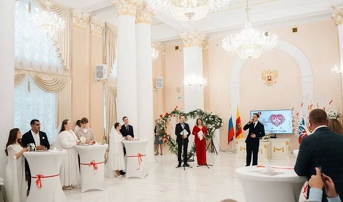 Во Дворце бракосочетания Тверской области открыли летний свадебный сезон