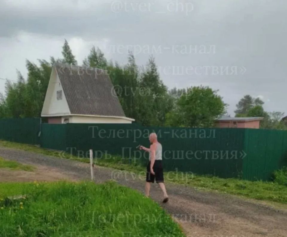 Полиция Калининского района возбудила уголовное дело после конфликта, в ходе которого мужчина угрожал оппоненту оружием