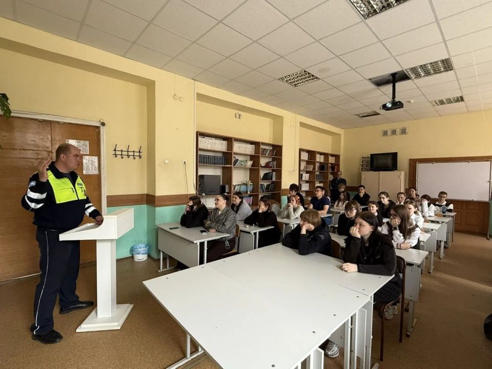 Госавтоинспекция города Твери провела обучающее мероприятие «Соблюдаем ПДД» для студентов Тверского кооперативного техникума Госавтоинспекция города Твери провела обучающее мероприятие «Соблюдаем ПДД» для студентов Тверского кооперативного техникума