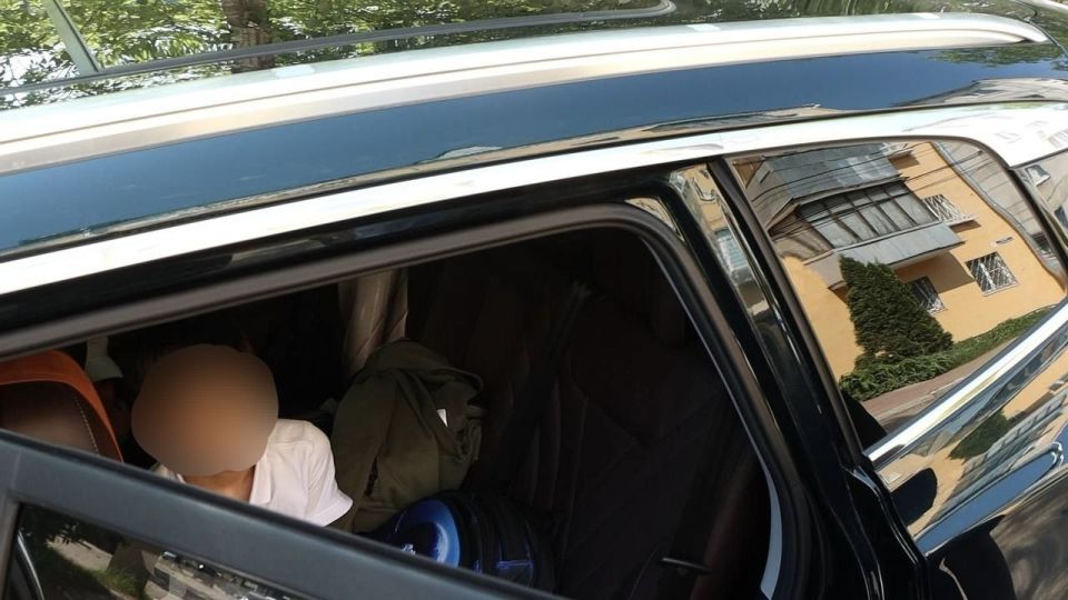 Тверские автоинспекторы провели акцию «Без кресла нет поездки!» Тверские автоинспекторы провели акцию «Без кресла нет поездки!»