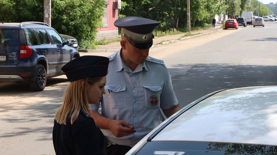 Тверские автоинспекторы провели акцию «Без кресла нет поездки!» Тверские автоинспекторы провели акцию «Без кресла нет поездки!»