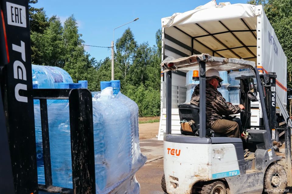 Вклад в общее дело. Главное управление МЧС России по Тверской области совместно с Правительством Верхневолжья отправили гуманитарную помощь для жителей Запорожской области Вклад в общее дело. Главное управление МЧС России по Тверской области совместно с Правительством Верхневолжья отправили гуманитарную помощь для жителей Запорожской области