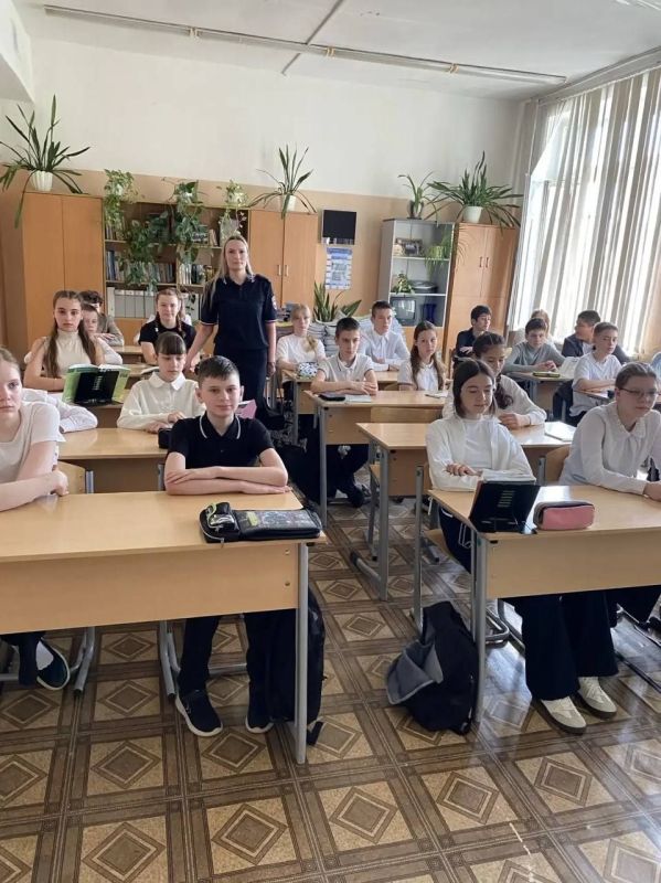 В преддверии летних каникул в школах Твери прошел Единый урок дорожной безопасности В преддверии летних каникул в школах Твери прошел Единый урок дорожной безопасности