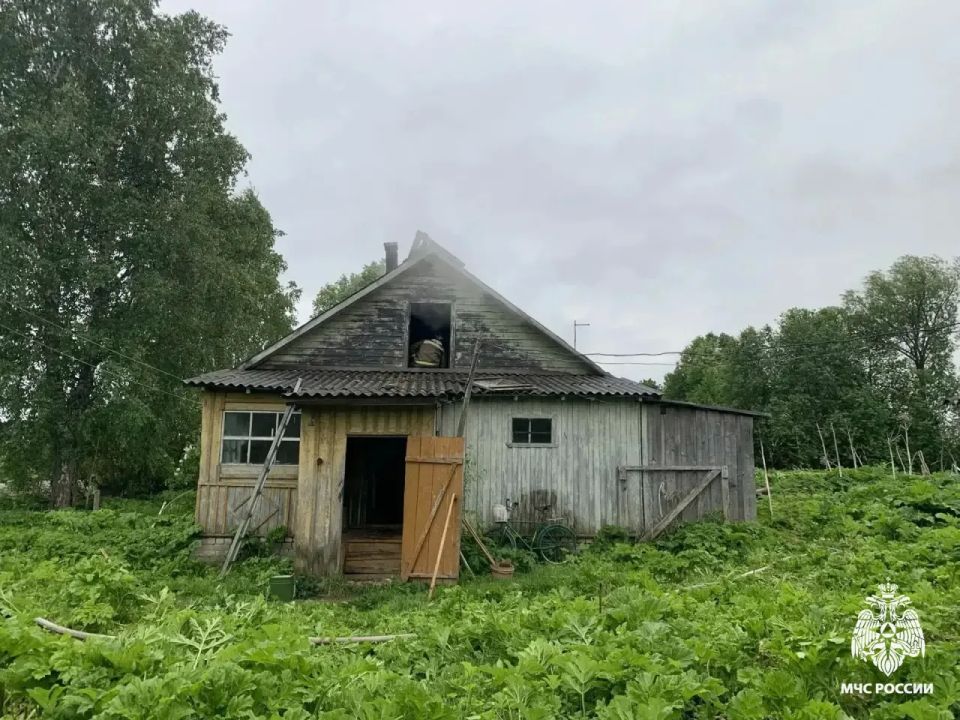 Гибель на пожаре. Сегодня в деревне Березье Сандровского МО произошло возгорание жилого дома Гибель на пожаре. Сегодня в деревне Березье Сандровского МО произошло возгорание жилого дома