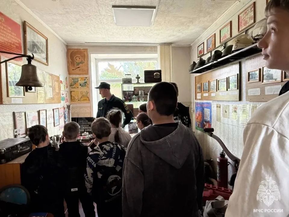 Познавательная экскурсия для школьников в пожарно-спасательную часть № 25 Познавательная экскурсия для школьников в пожарно-спасательную часть № 25