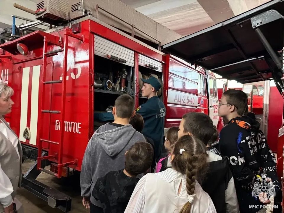 Познавательная экскурсия для школьников в пожарно-спасательную часть № 25 Познавательная экскурсия для школьников в пожарно-спасательную часть № 25