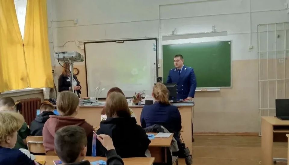 Сегодня, 29 мая, работники прокуратуры приняли участие в ярмарке вакансий для молодёжи «Моё трудовое лето» Сегодня, 29 мая, работники прокуратуры приняли участие в ярмарке вакансий для молодёжи «Моё трудовое лето»