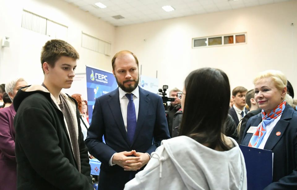 Виталий Королев: Сегодня побывал на ярмарке вакансий «Мое трудовое лето» для подростков в тверском колледже Коняева Виталий Королев: Сегодня побывал на ярмарке вакансий «Мое трудовое лето» для подростков в тверском колледже Коняева