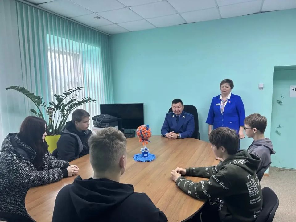 Сегодня, 29 мая, работники прокуратуры приняли участие в ярмарке вакансий для молодёжи «Моё трудовое лето» Сегодня, 29 мая, работники прокуратуры приняли участие в ярмарке вакансий для молодёжи «Моё трудовое лето»