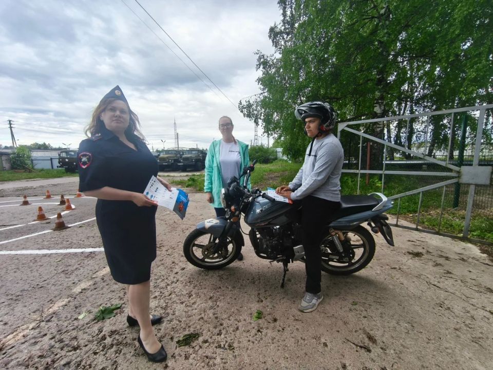 В Удомле кандидатам в водители мототранспорта напомнили о навыках безопасного поведения на дорогах В Удомле кандидатам в водители мототранспорта напомнили о навыках безопасного поведения на дорогах