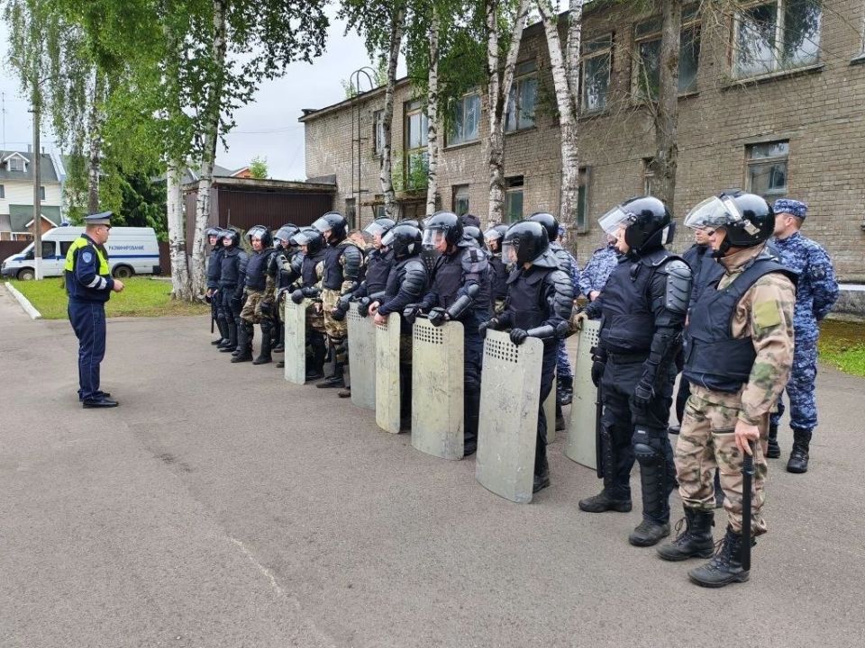 Сотрудники Госавтоинспекции города Твери провели занятия для сотрудников ОМОН «Барс» Управления Росгвардии по Тверской области Сотрудники Госавтоинспекции города Твери провели занятия для сотрудников ОМОН «Барс» Управления Росгвардии по Тверской области