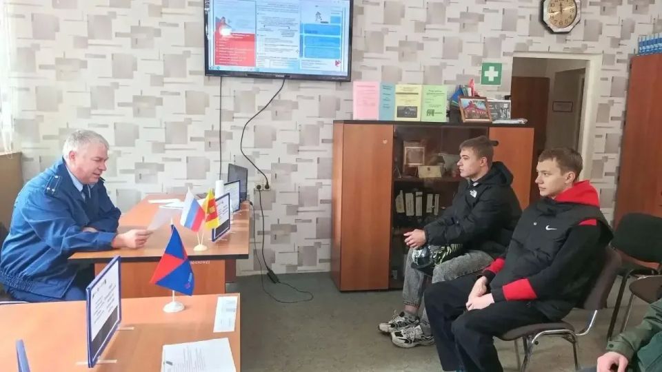 Сегодня, 29 мая, работники прокуратуры приняли участие в ярмарке вакансий для молодёжи «Моё трудовое лето» Сегодня, 29 мая, работники прокуратуры приняли участие в ярмарке вакансий для молодёжи «Моё трудовое лето»