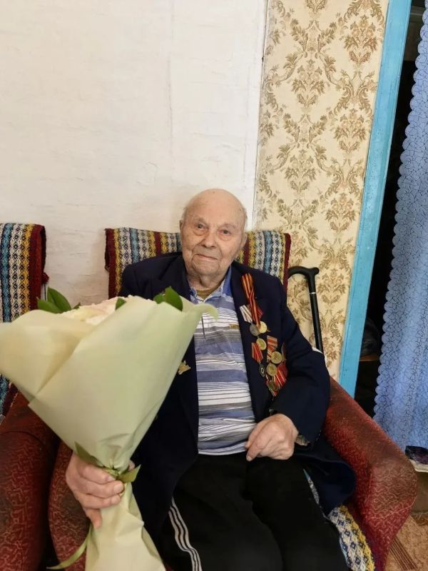 Виталий Королев поздравил с 99-летием участника Великой Отечественной войны, Почетного гражданина Тверской области Бориса Александровича Гулина