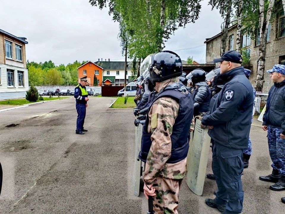 Сотрудники Госавтоинспекции города Твери провели занятия для сотрудников ОМОН «Барс» Управления Росгвардии по Тверской области Сотрудники Госавтоинспекции города Твери провели занятия для сотрудников ОМОН «Барс» Управления Росгвардии по Тверской области