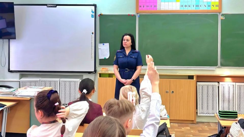 В Тверской области следователями СК проведены профилактические беседы со школьниками образовательных учреждений В Тверской области следователями СК проведены профилактические беседы со школьниками образовательных учреждений