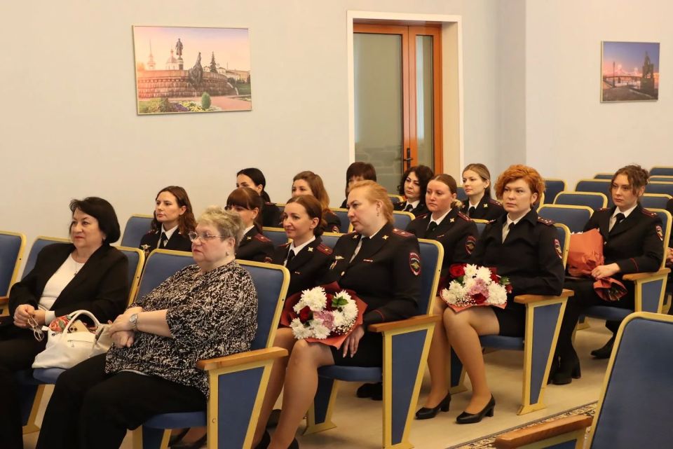 В ТВЕРИ ИНСПЕКТОРОВ ПО ДЕЛАМ НЕСОВЕРШЕННОЛЕТНИХ ПОЗДРАВИЛИ С 91-Й ГОДОВЩИНОЙ ОБРАЗОВАНИЯ СЛУЖБЫ В ТВЕРИ ИНСПЕКТОРОВ ПО ДЕЛАМ НЕСОВЕРШЕННОЛЕТНИХ ПОЗДРАВИЛИ С 91-Й ГОДОВЩИНОЙ ОБРАЗОВАНИЯ СЛУЖБЫ