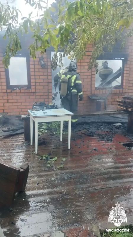 Пожар в бане. Вчера вечером огнеборцы 1, 2 и 3 ПСЧ ликвидировали возгорание на Черкасской улице в Твери Пожар в бане. Вчера вечером огнеборцы 1, 2 и 3 ПСЧ ликвидировали возгорание на Черкасской улице в Твери