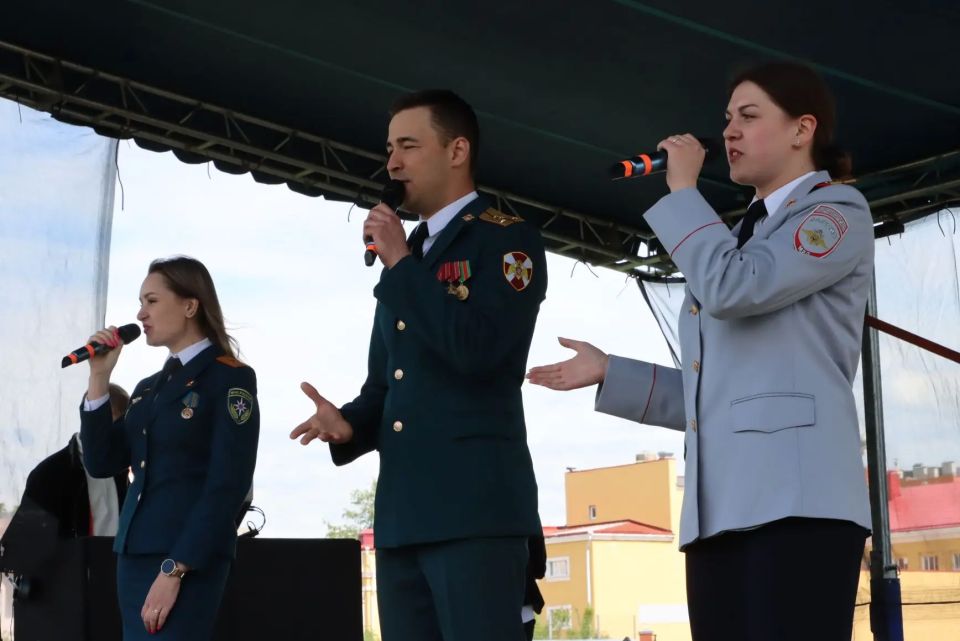 В День защиты детей полицейские организовали детский праздник В День защиты детей полицейские организовали детский праздник
