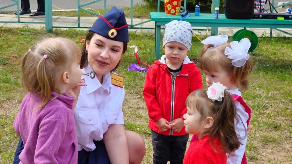 В Международный день защиты детей сотрудники следственного управления по Тверской области посетили специализированный дом ребенка «Теремок» В Международный день защиты детей сотрудники следственного управления по Тверской области посетили специализированный дом ребенка «Теремок»