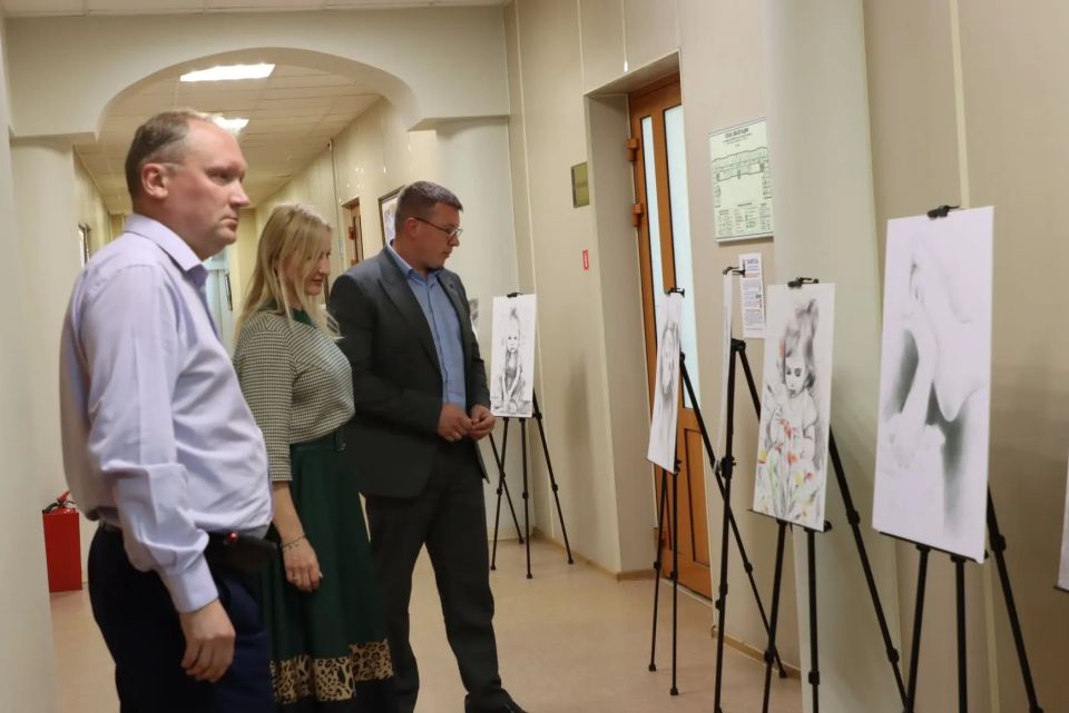 В УМВД России по Тверской области открылась выставка графики, посвящённая Дню защиты детей В УМВД России по Тверской области открылась выставка графики, посвящённая Дню защиты детей