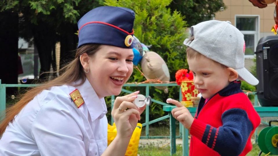 В Международный день защиты детей сотрудники следственного управления по Тверской области посетили специализированный дом ребенка «Теремок»