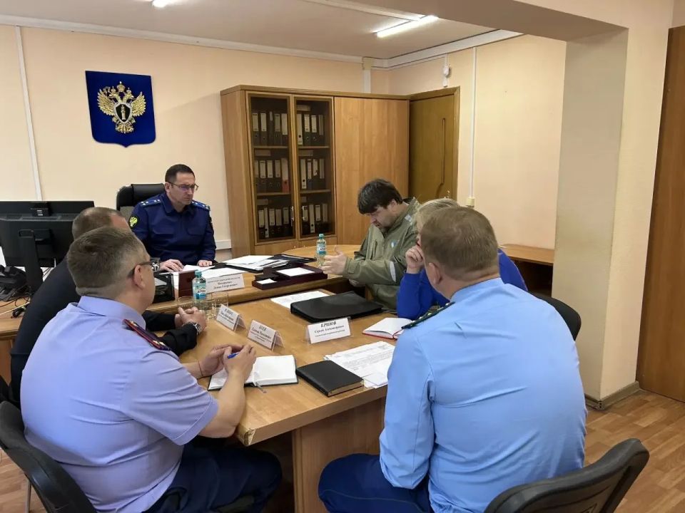 В рамках рабочей поездки в Конаковский муниципальный округ прокурор Тверской области Денис Назаренко официально представил назначенного межрайонного прокурора, а также провел личный прием граждан В рамках рабочей поездки в Конаковский муниципальный округ прокурор Тверской области Денис Назаренко официально представил назначенного межрайонного прокурора, а также провел личный прием граждан