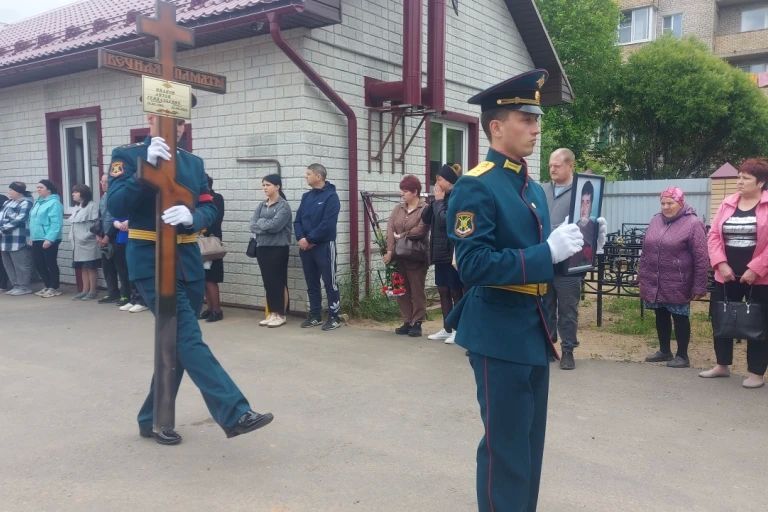 В Тверской области проводили в последний путь рядового, погибшего на СВО В Тверской области проводили в последний путь рядового, погибшего на СВО