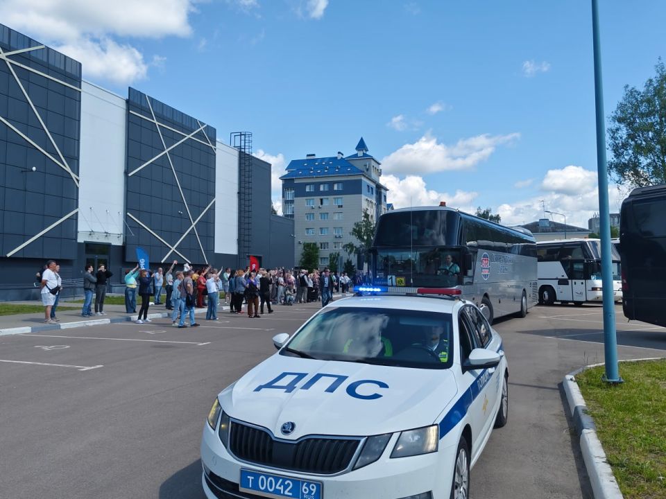 1 и 2 июня тверские автобусы со школьниками отправились в загородные лагеря