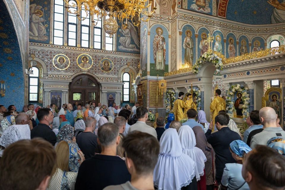 В селе на Волге в Тверской области прошло освящение новопостроенного храма: фото В селе на Волге в Тверской области прошло освящение новопостроенного храма: фото