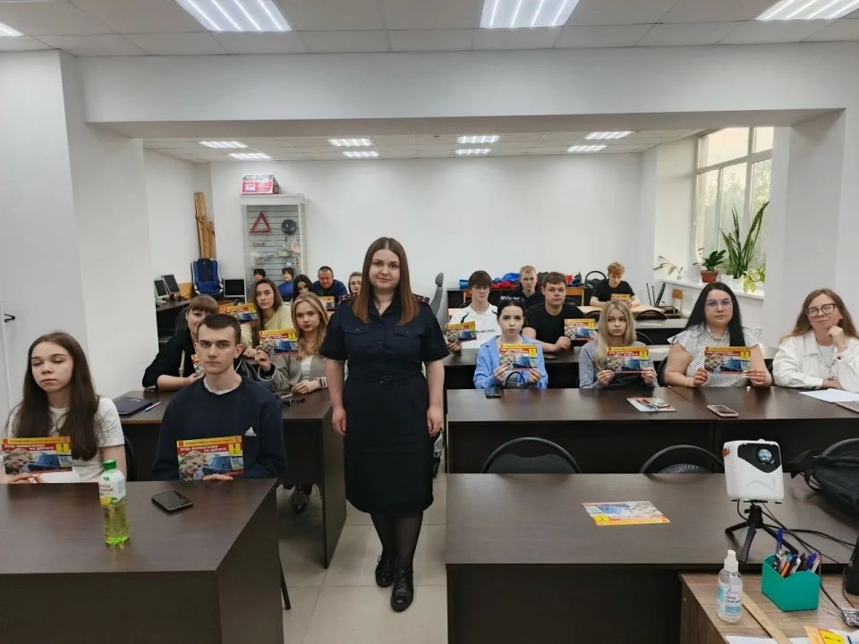 В Кимрском муниципальном округе сотрудники Госавтоинспекции провели занятия с будущими водителями